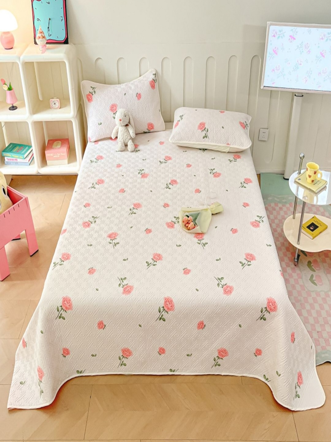 JC HOME White & Pink Floral Printed 240 TC Cotton Double Bed Cover With 2 Pillow Covers
JC HOME White & Pink Floral Printed 240 TC Cotton Double Bed Cover With 2 Pillow Covers