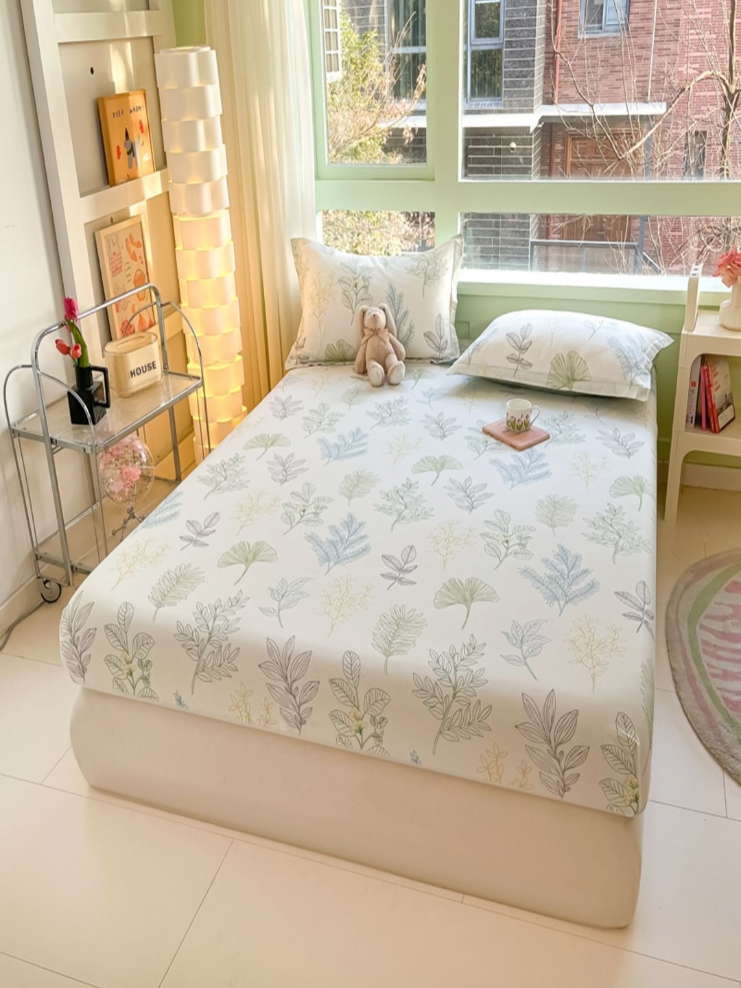 JC HOME White & Blue Floral Cotton 220 TC Fitted Double King Bedsheet Set-1.8 m x 2 m
JC HOME White & Blue Floral Cotton 220 TC Fitted Double King Bedsheet Set-1.8 m x 2 m