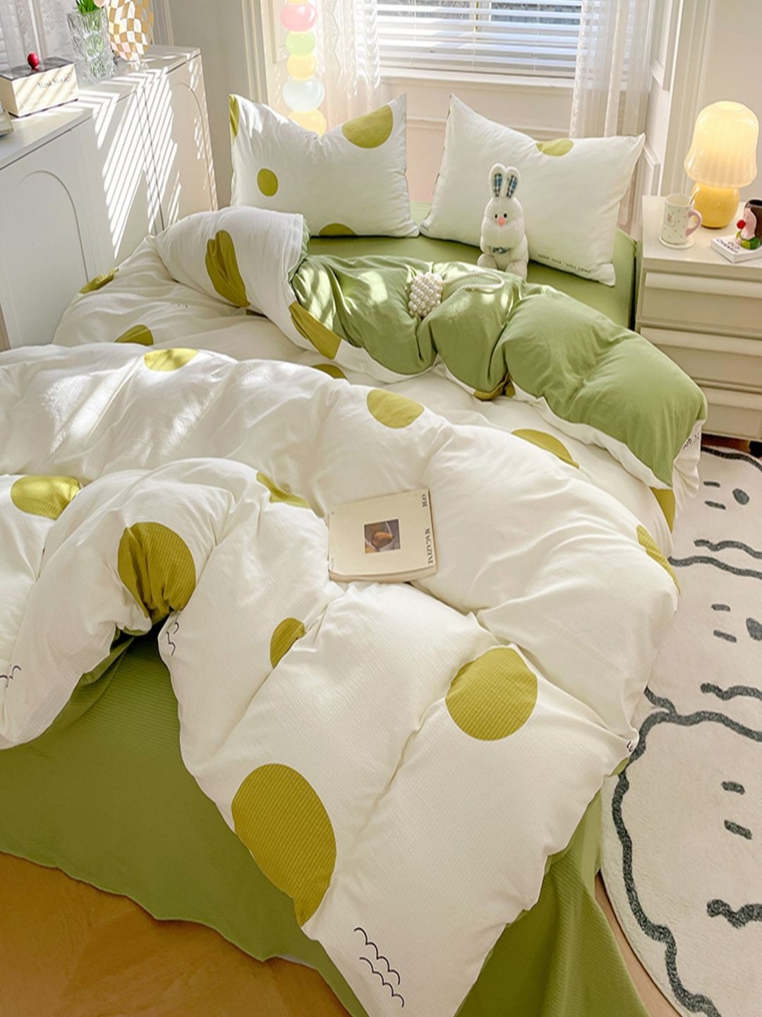 JC HOME Green & White Self Design Polycotton 4 Piece Double Queen Regular Bedding Set
JC HOME Green & White Self Design Polycotton 4 Piece Double Queen Regular Bedding Set