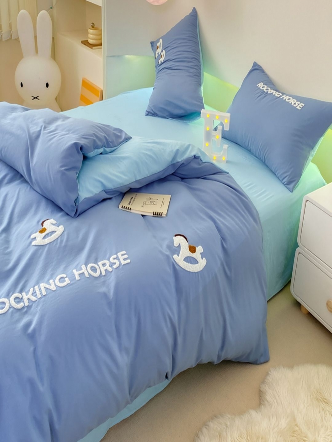 JC HOME Blue & White Cartoon Characters Polycotton 3 Piece Double Queen Regular Bedding Set
JC HOME Blue & White Cartoon Characters Polycotton 3 Piece Double Queen Regular Bedding Set