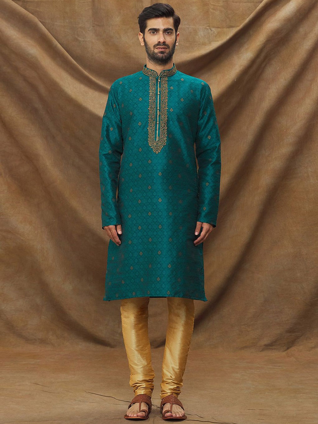 Samyukta Singhania Floral Embroidered Mandarin Collar Straight Kurta With Trousers, Blue
Samyukta Singhania Floral Embroidered Mandarin Collar Straight Kurta With Trousers, Blue