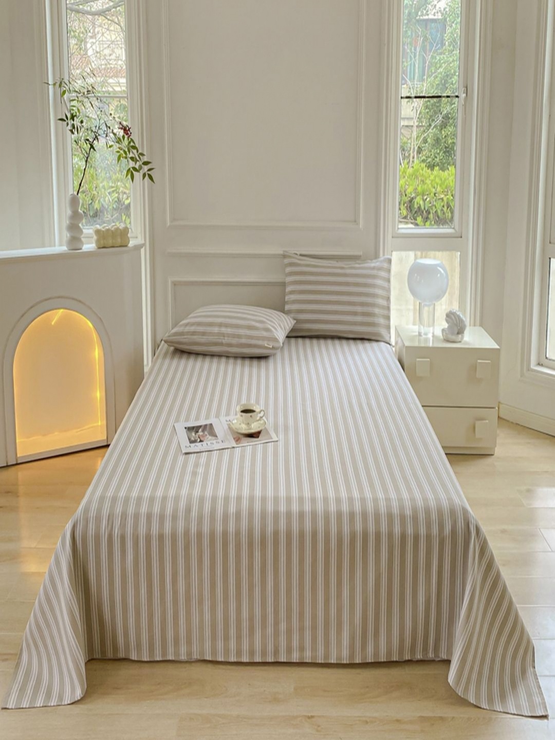JC HOME Grey & White Striped 150 TC King Bedsheet With 2 Pillow Covers 2.30 m x 2.00 m
JC HOME Grey & White Striped 150 TC King Bedsheet With 2 Pillow Covers 2.30 m x 2.00 m