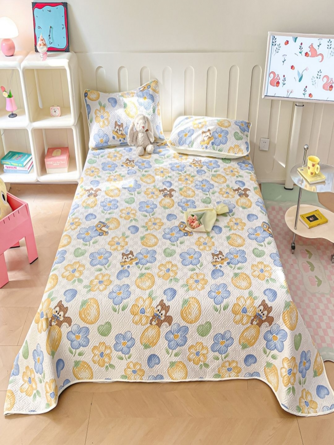 JC HOME Beige & Blue Floral Printed 240 TC Pure Cotton Bed Cover With 2 Pillow Covers
JC HOME Beige & Blue Floral Printed 240 TC Pure Cotton Bed Cover With 2 Pillow Covers