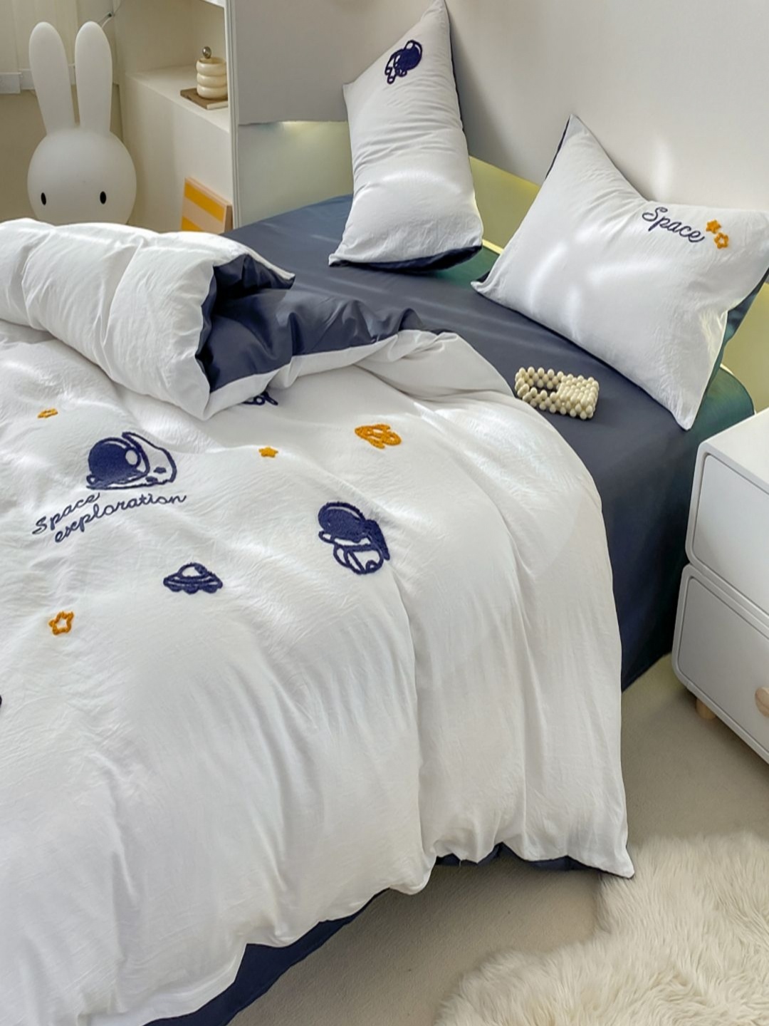 JC HOME Navy Blue & White Cartoon Characters Polycotton 4 Piece Double Queen Regular Bedding Set
JC HOME Navy Blue & White Cartoon Characters Polycotton 4 Piece Double Queen Regular Bedding Set