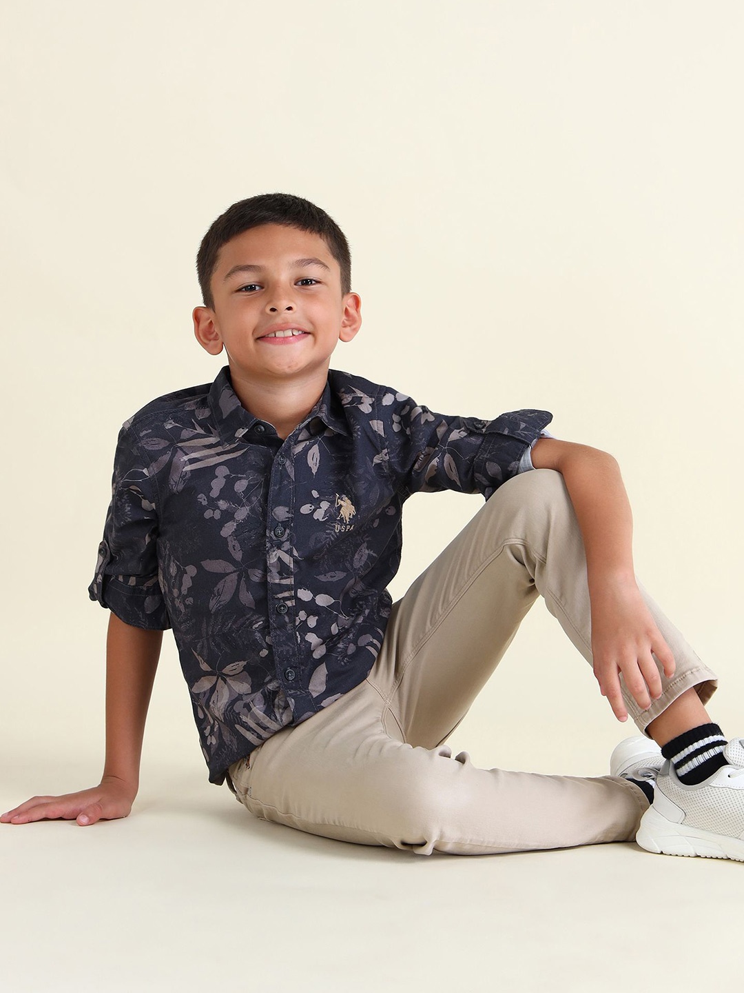 U.S. Polo Assn. Kids Boys Classic Spread Collar Floral Printed Cotton Casual Shirt, Navy blue
U.S. Polo Assn. Kids Boys Classic Spread Collar Floral Printed Cotton Casual Shirt, Navy blue