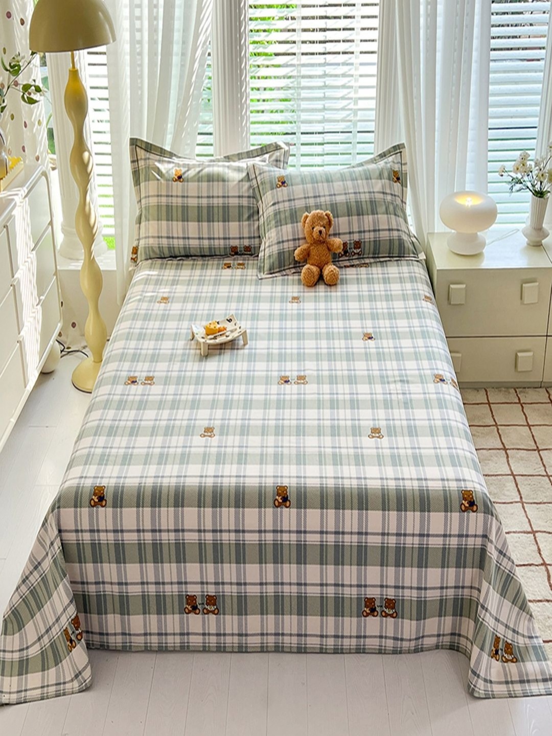 JC HOME Green & White Geometric Printed Cotton 230 TC King Bedsheet Set-2.5 m x 2.45 m
JC HOME Green & White Geometric Printed Cotton 230 TC King Bedsheet Set-2.5 m x 2.45 m