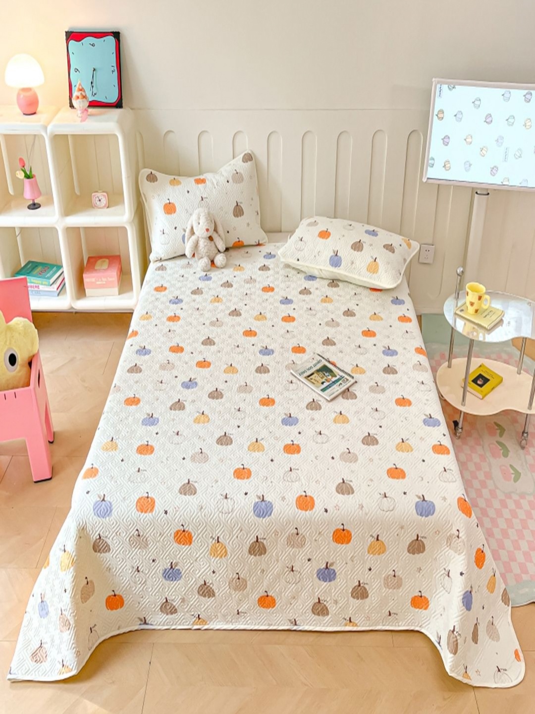 JC HOME White & Orange Colored Printed 240TC Pure Cotton King Bed Cover With Pillow Covers
JC HOME White & Orange Colored Printed 240TC Pure Cotton King Bed Cover With Pillow Covers