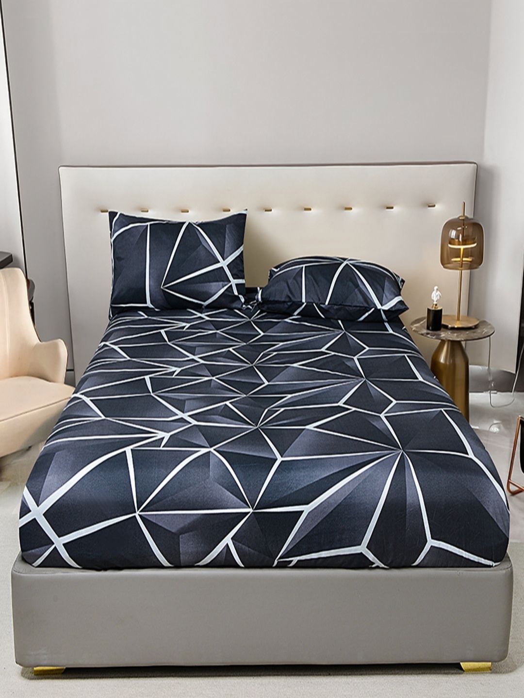 JC HOME Black & White Geometric Printed Fitted 140 TC King Bedsheet Set 2 m x 1.80 m
JC HOME Black & White Geometric Printed Fitted 140 TC King Bedsheet Set 2 m x 1.80 m