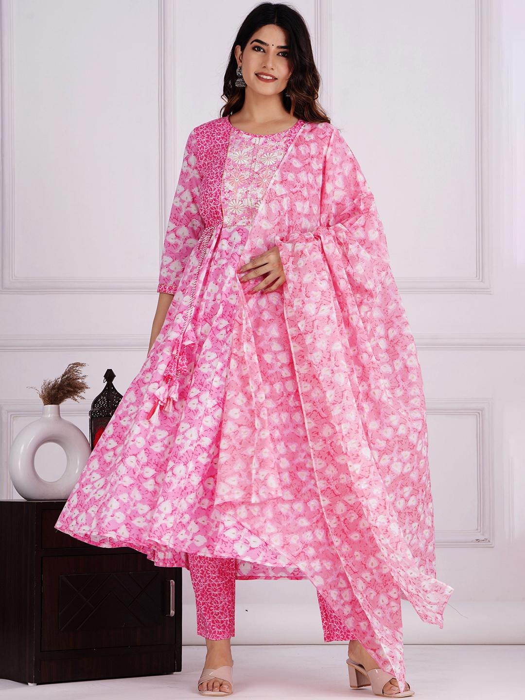 JAIPURI COLLECTION Floral Printed Pure Cotton Anarkali Kurta with Trousers & Dupatta, Pink
JAIPURI COLLECTION Floral Printed Pure Cotton Anarkali Kurta with Trousers & Dupatta, Pink