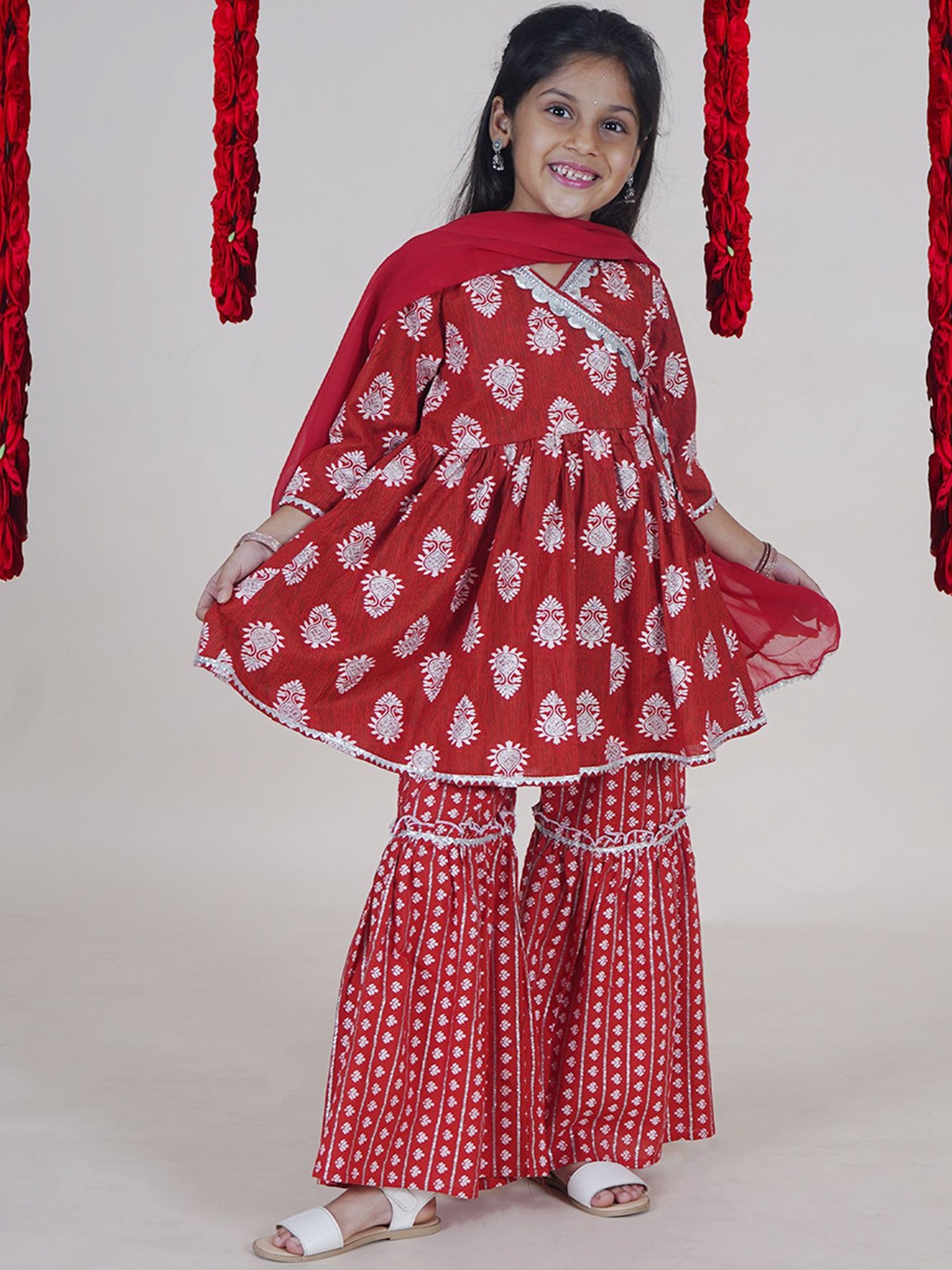 KiddoPanti Girls Floral Printed Pure Cotton Angrakha Anarkali Kurti With Sharara & Dupatta, Red
KiddoPanti Girls Floral Printed Pure Cotton Angrakha Anarkali Kurti With Sharara & Dupatta, Red