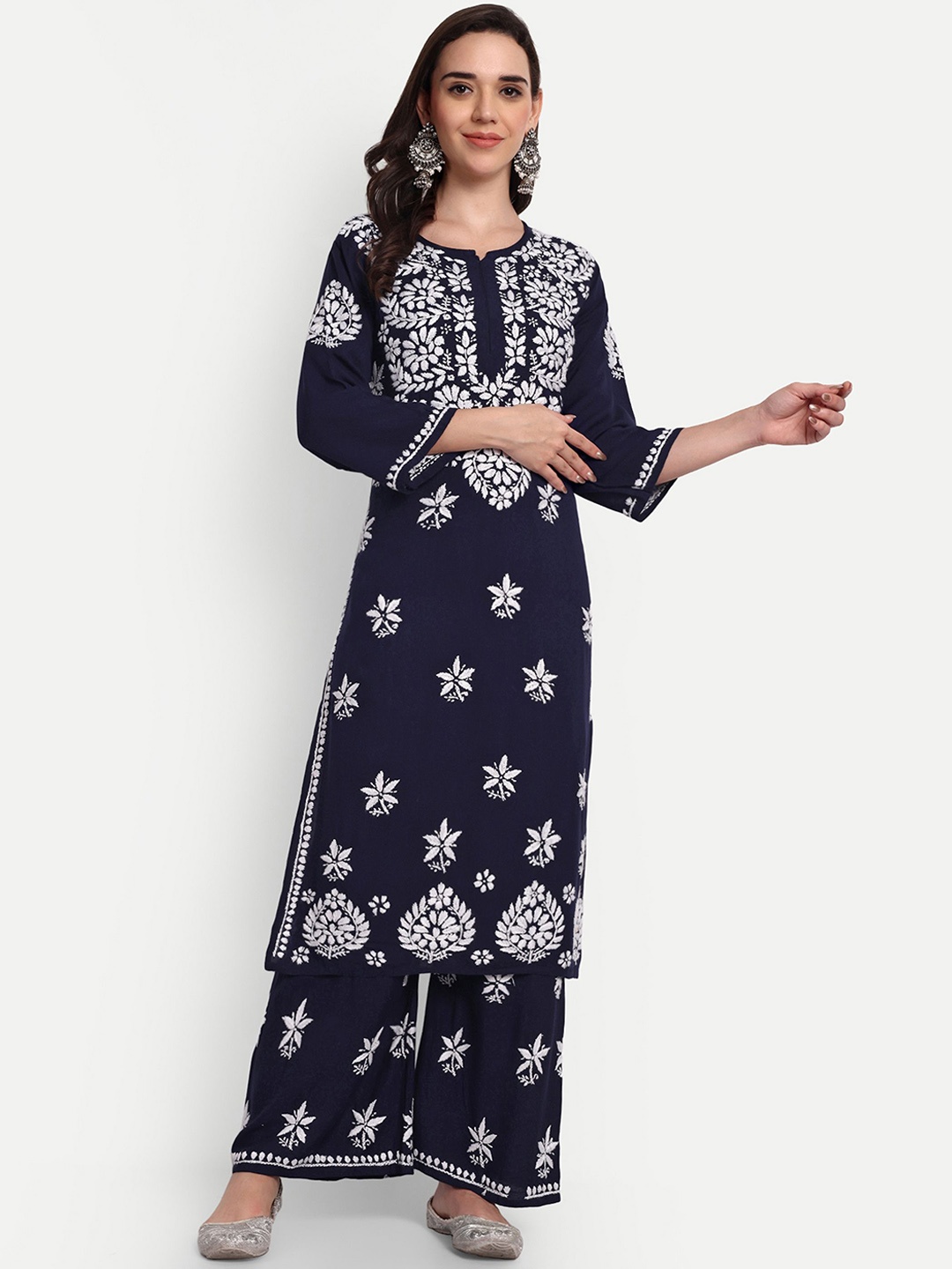 Indiankala4u Ethnic Motifs Embroidered Chikankari Straight Kurta With Palazzos, Navy blue
Indiankala4u Ethnic Motifs Embroidered Chikankari Straight Kurta With Palazzos, Navy blue