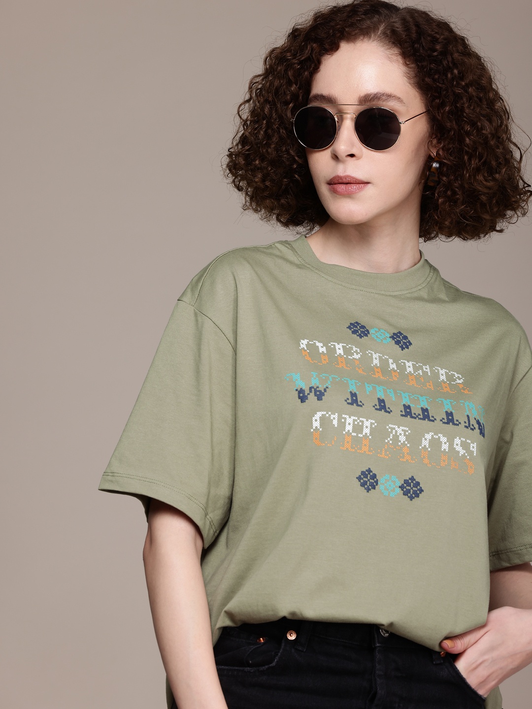 The Roadster Life Co. Typography Printed Drop-Shoulder Sleeves Oversized T-shirt, Green
The Roadster Life Co. Typography Printed Drop-Shoulder Sleeves Oversized T-shirt, Green
