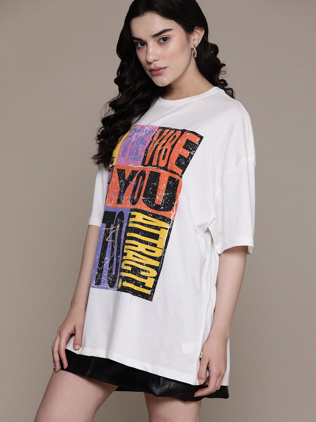 The Roadster Lifestyle Co. Typography Printed Drop-Shoulder Sleeves Oversized T-shirt, White
The Roadster Lifestyle Co. Typography Printed Drop-Shoulder Sleeves Oversized T-shirt, White