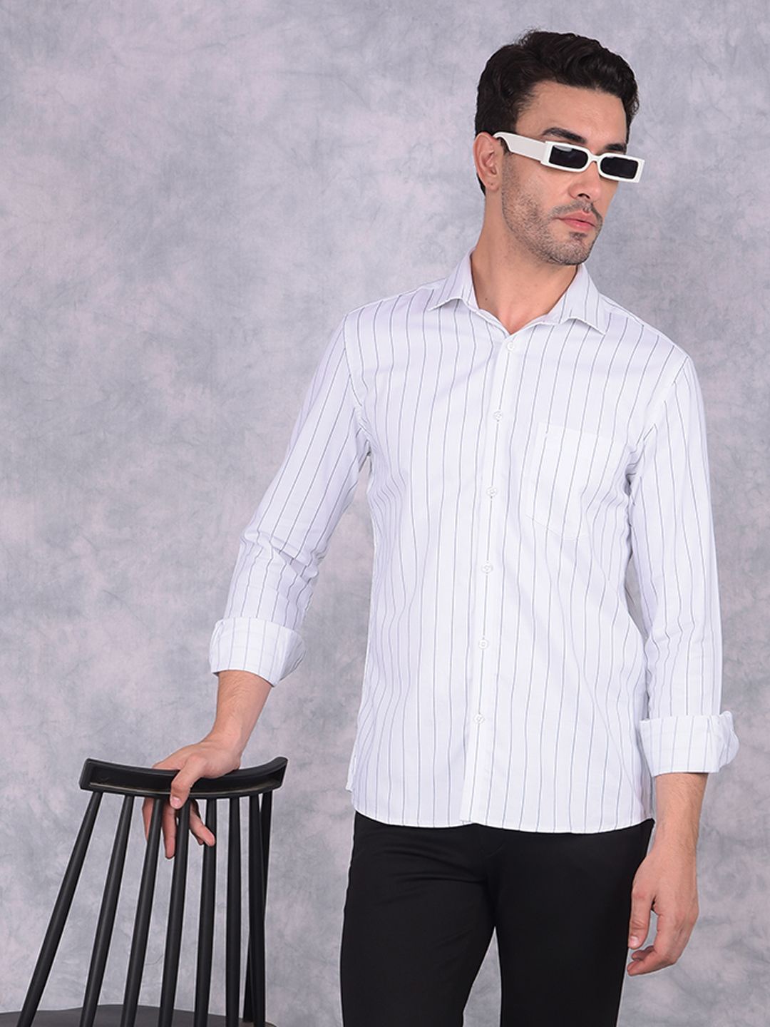 Crimsoune Club Men Smart Spread Collar Vertical Striped Cotton Slim Fit Casual Shirt, White
Crimsoune Club Men Smart Spread Collar Vertical Striped Cotton Slim Fit Casual Shirt, White