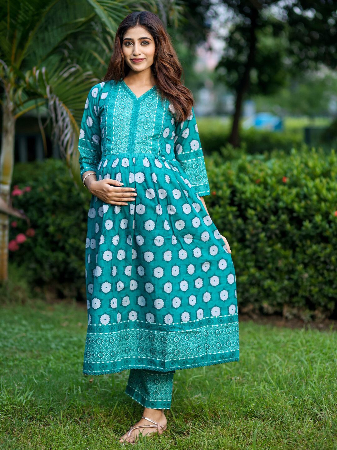 Aujjessa Floral Printed Regular Pure Cotton Anarkali Maternity Kurta with Trousers, Teal
Aujjessa Floral Printed Regular Pure Cotton Anarkali Maternity Kurta with Trousers, Teal