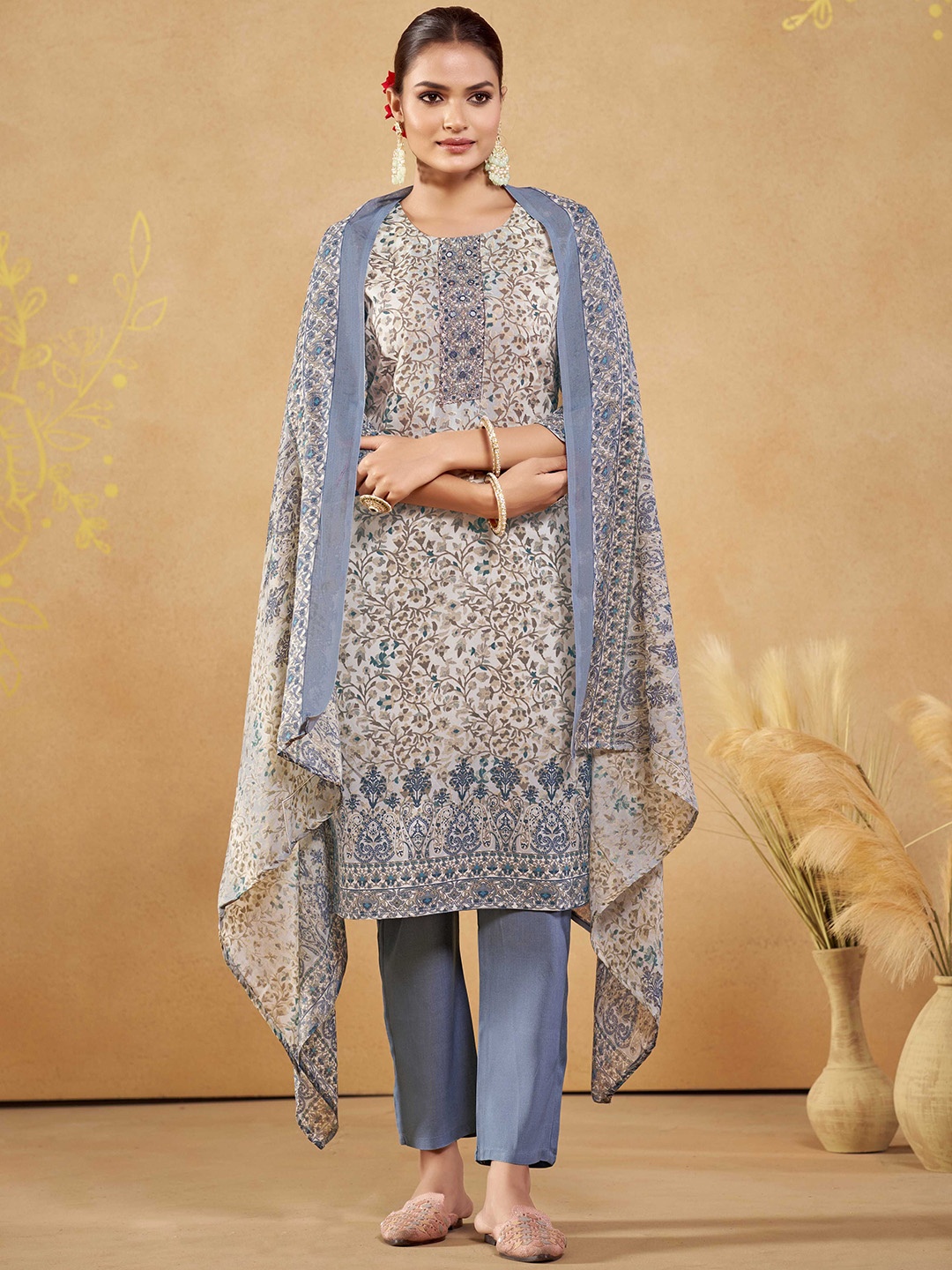 Anouk Cream-Coloured Floral Printed Pure Cotton Straight Kurta with Trouser & Dupatta
Anouk Cream-Coloured Floral Printed Pure Cotton Straight Kurta with Trouser & Dupatta