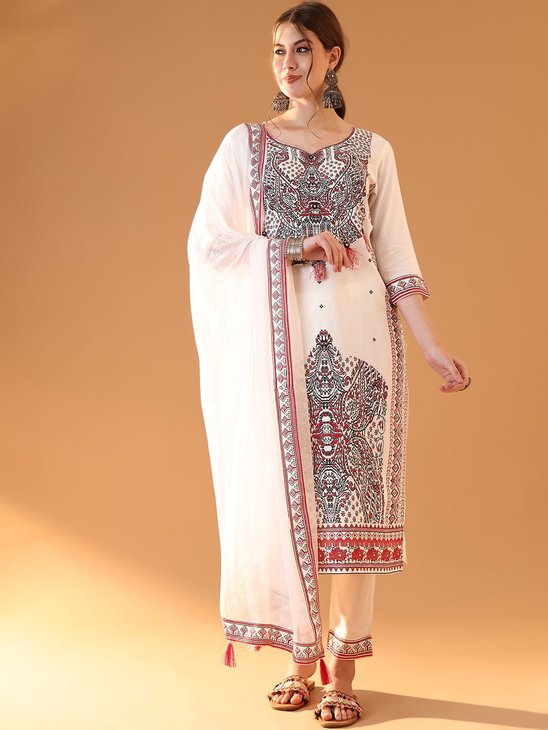 Tulsattva Ethnic Motifs Printed Three-Quarter Sleeves Regular Kurta & Trouser With Dupatta, White
Tulsattva Ethnic Motifs Printed Three-Quarter Sleeves Regular Kurta & Trouser With Dupatta, White