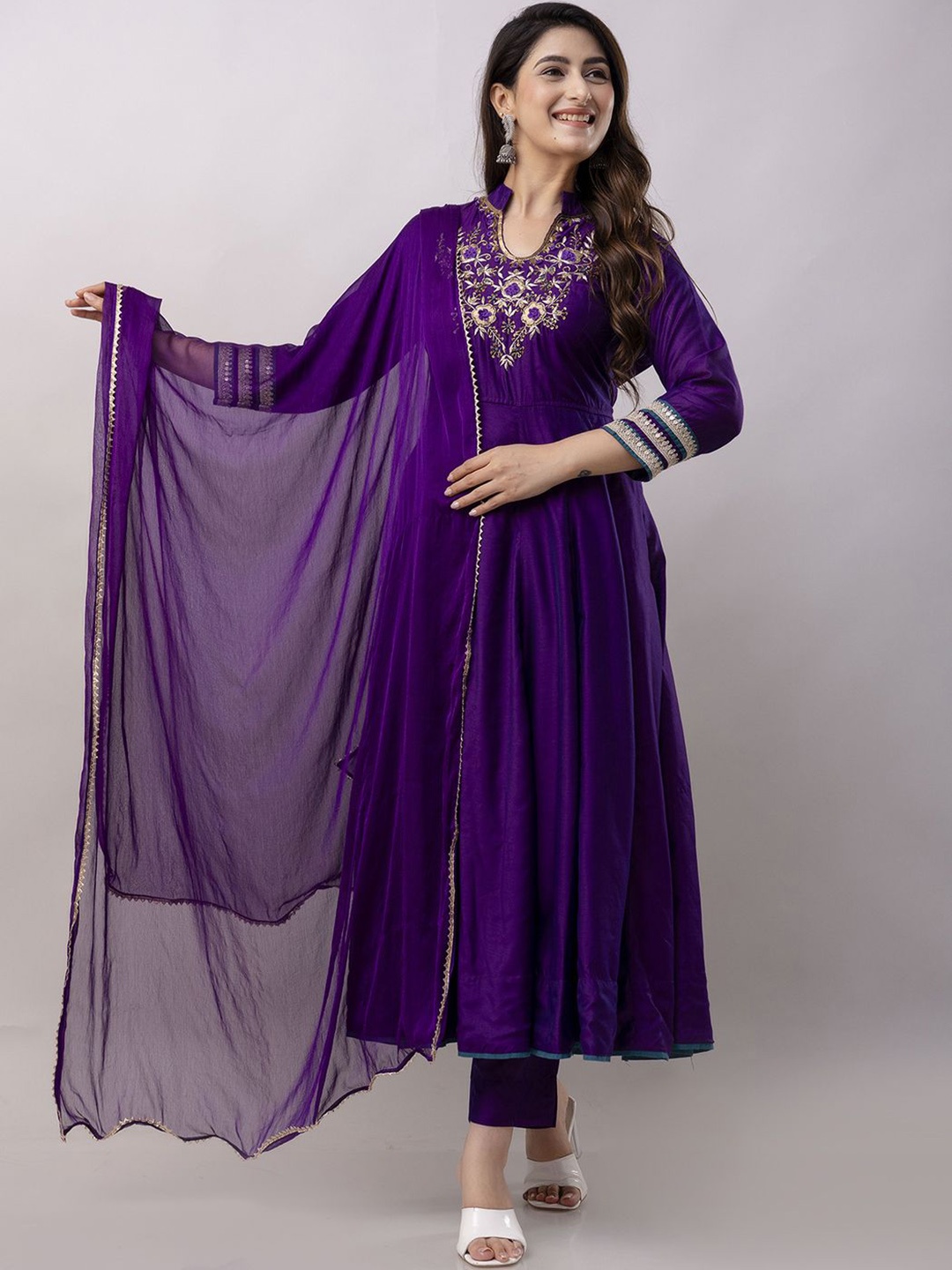 KALINI Ethnic Motifs Yoke Design Sequinned Pure Silk Kurta With Trousers & Dupatta, Purple
KALINI Ethnic Motifs Yoke Design Sequinned Pure Silk Kurta With Trousers & Dupatta, Purple