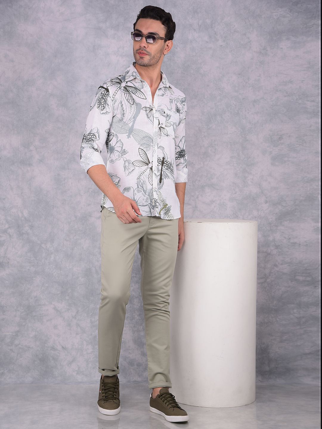 Crimsoune Club Men Smart Spread Collar Floral Printed Cotton Slim Fit Casual Shirt, White
Crimsoune Club Men Smart Spread Collar Floral Printed Cotton Slim Fit Casual Shirt, White