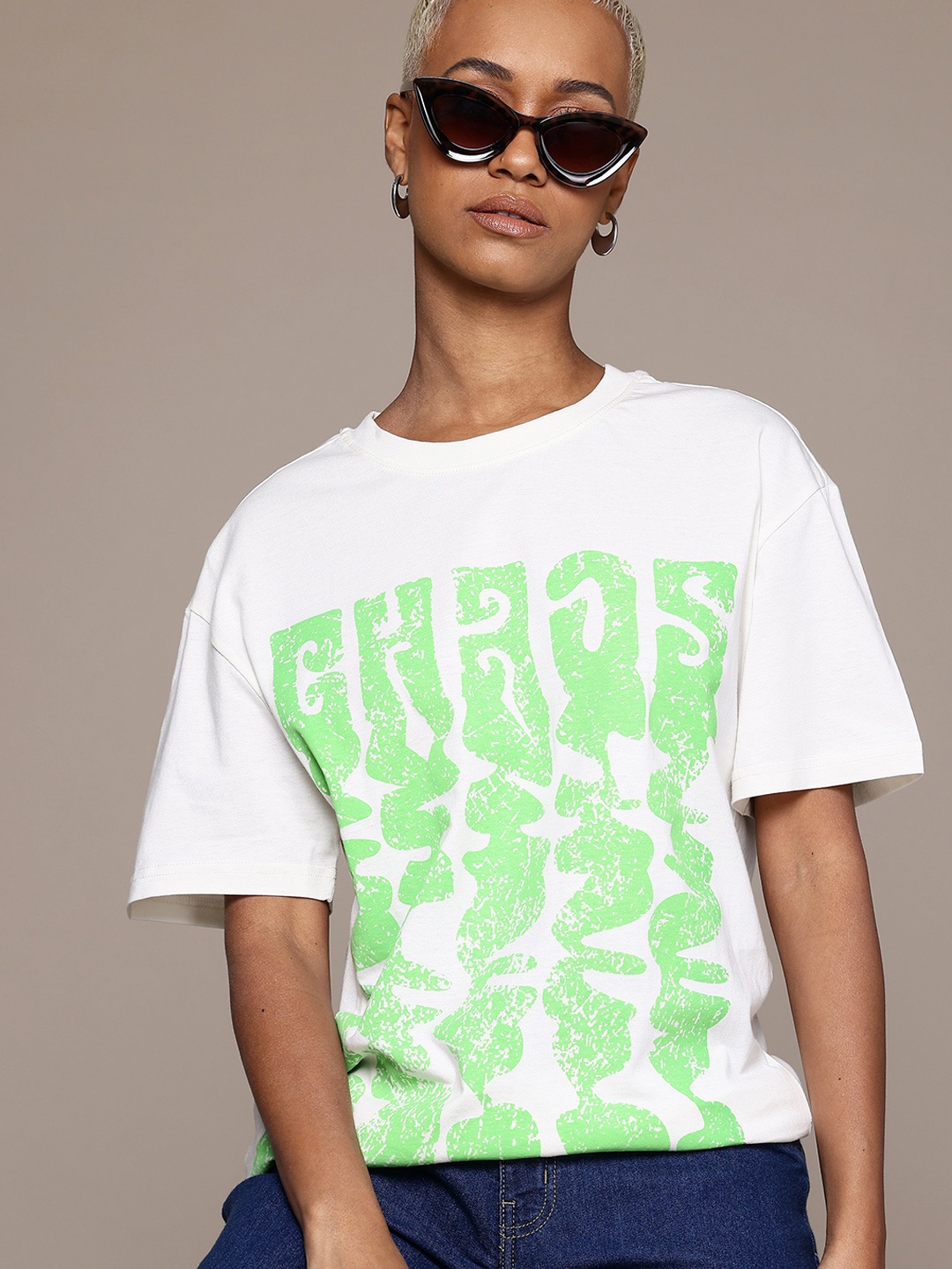 The Roadster Lifestyle Co. Printed Drop-Shoulder Oversized Pure Cotton T-shirt, Off white
The Roadster Lifestyle Co. Printed Drop-Shoulder Oversized Pure Cotton T-shirt, Off white