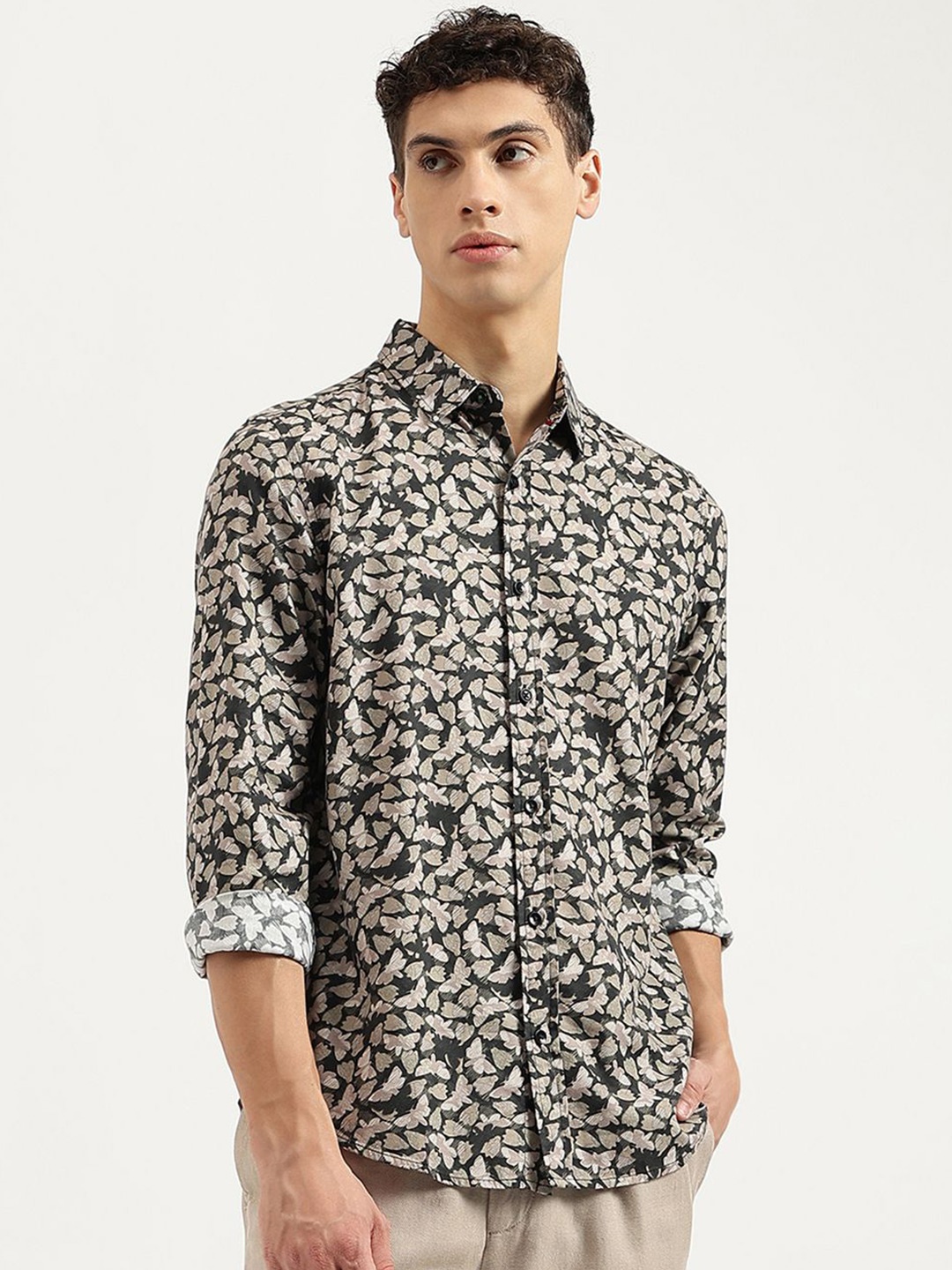 United Colors of Benetton Men Spread Collar Abstract Printed Cotton Casual Shirt, Black
United Colors of Benetton Men Spread Collar Abstract Printed Cotton Casual Shirt, Black
