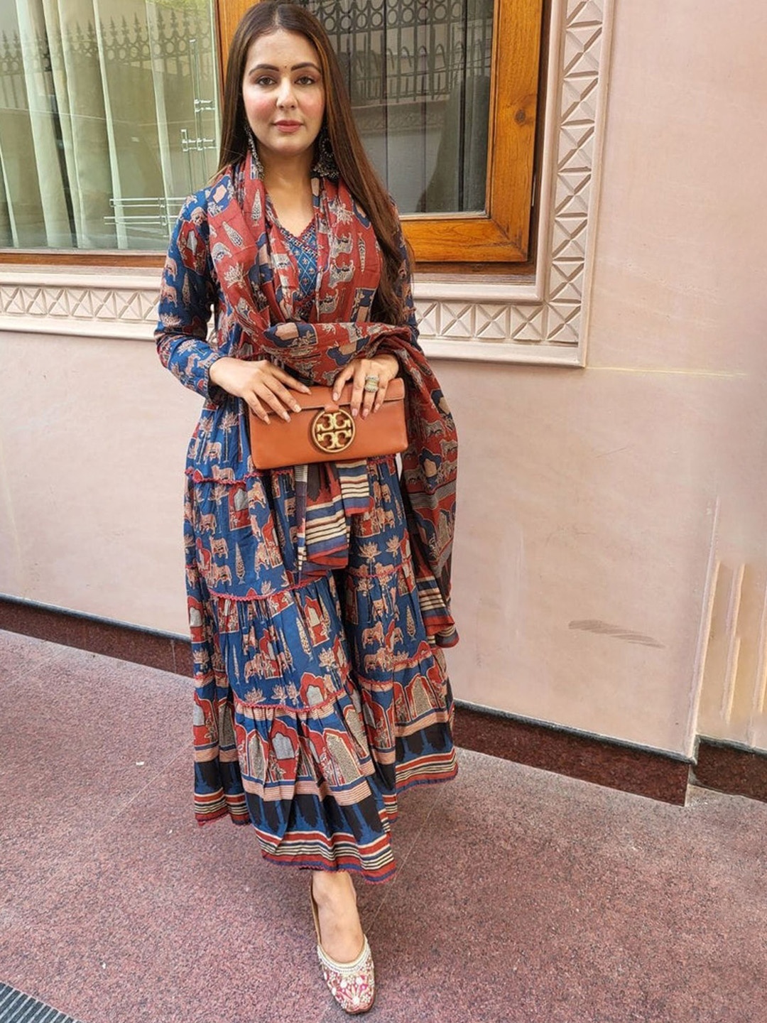 ORUVAN Animal Printed Regular Thread Work Pure Cotton Kurta with Trousers & With Dupatta, Blue
ORUVAN Animal Printed Regular Thread Work Pure Cotton Kurta with Trousers & With Dupatta, Blue