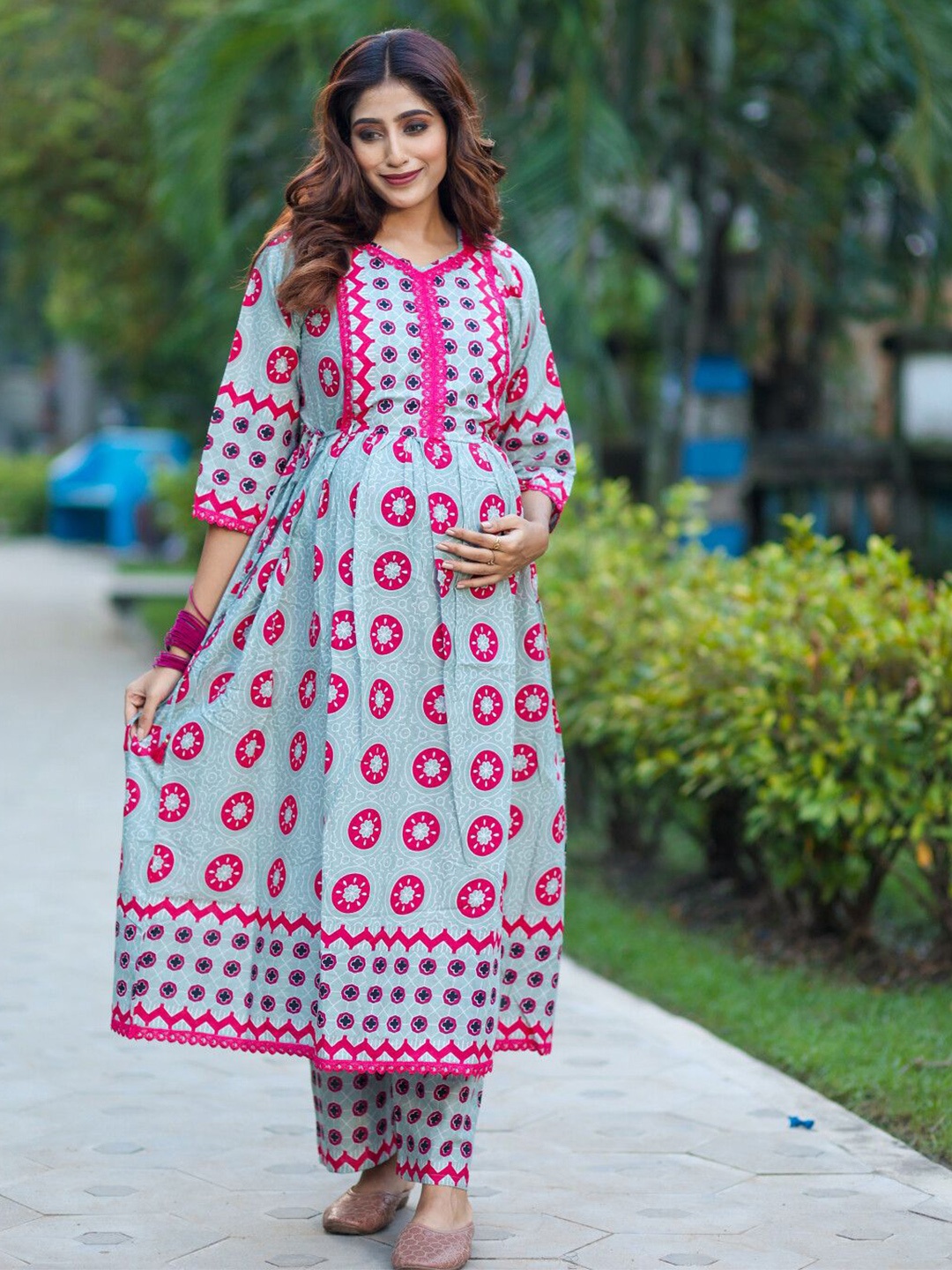 Aujjessa Ethnic Motifs Printed Regular Pure Cotton Anarkali Maternity Kurta with Trousers, Grey
Aujjessa Ethnic Motifs Printed Regular Pure Cotton Anarkali Maternity Kurta with Trousers, Grey