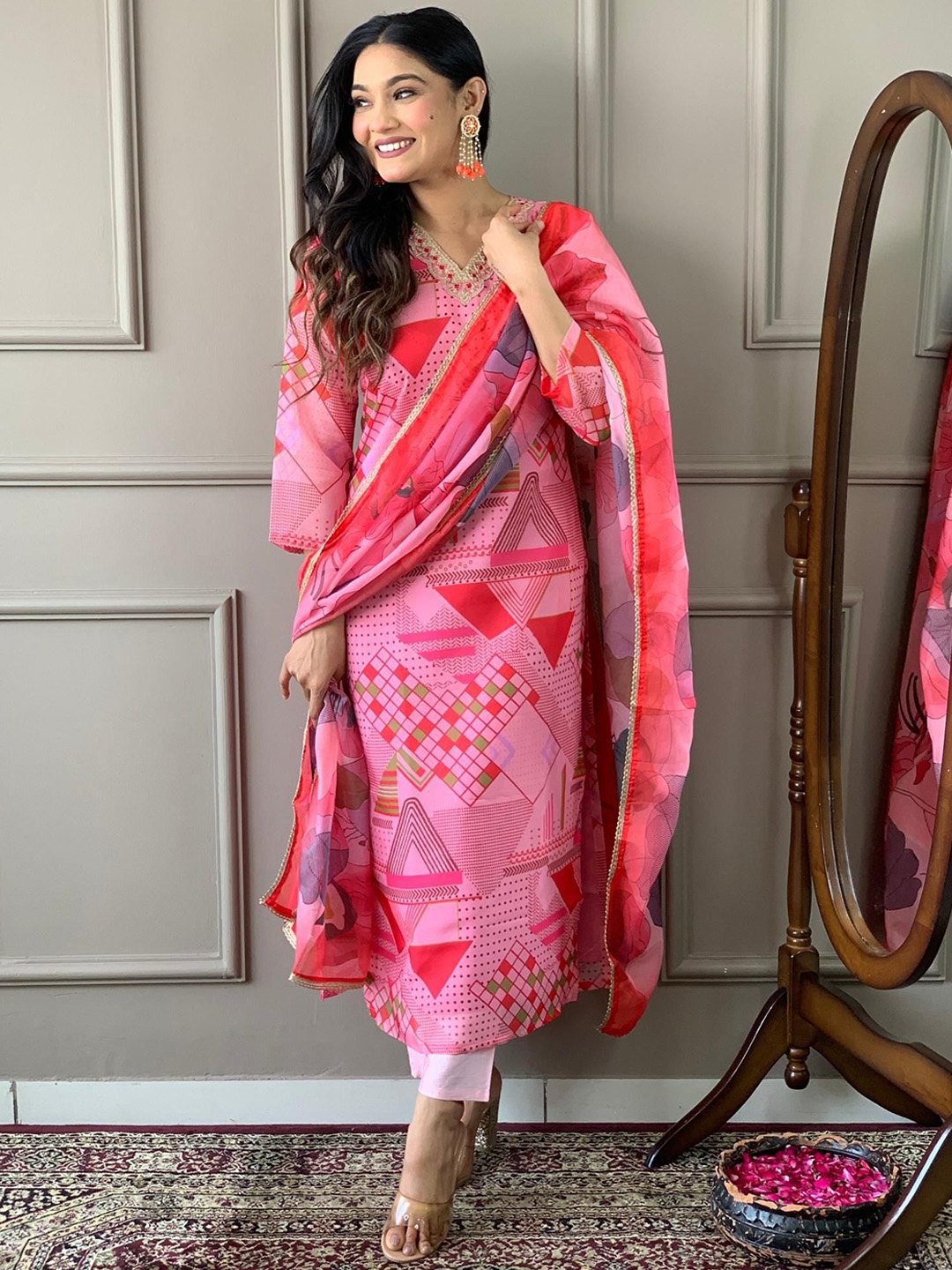 THE52 Printed Gotta Patti Chanderi Silk Straight Kurta with Trousers & Dupatta, Pink
THE52 Printed Gotta Patti Chanderi Silk Straight Kurta with Trousers & Dupatta, Pink