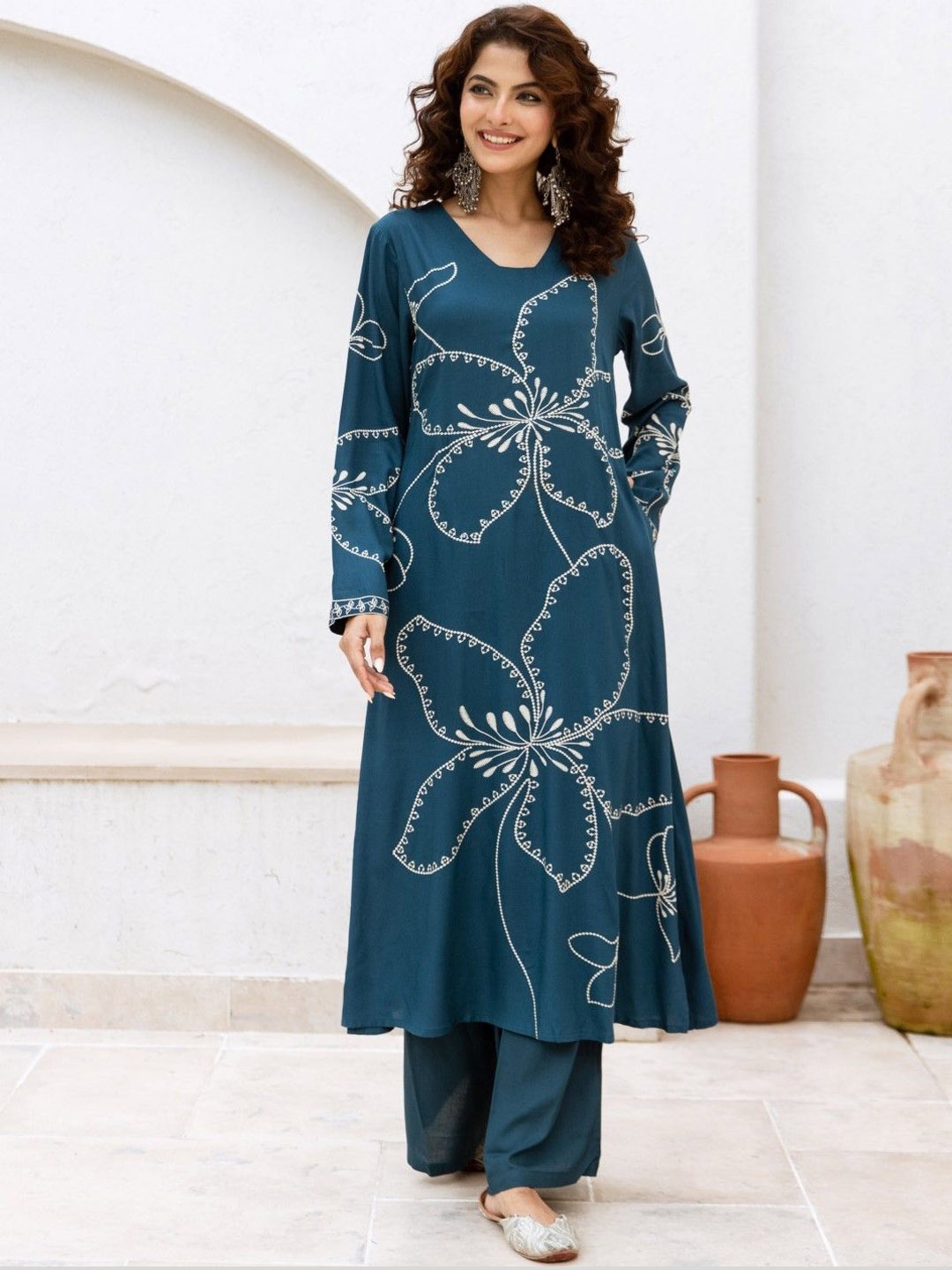 AUTUMN LANE Floral Printed Regular Pure Cotton Straight Kurta with Palazzos, Blue
AUTUMN LANE Floral Printed Regular Pure Cotton Straight Kurta with Palazzos, Blue
