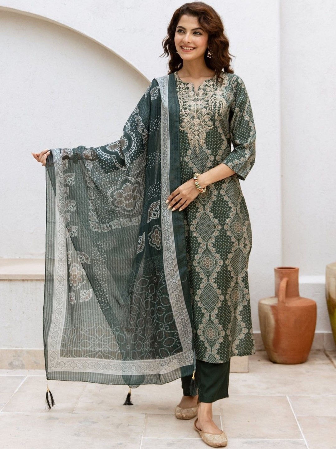 AUTUMN LANE Women Floral Printed Regular Thread Work Pure Cotton Kurta with Trousers & With Dupatta, Green
AUTUMN LANE Women Floral Printed Regular Thread Work Pure Cotton Kurta with Trousers & With Dupatta, Green