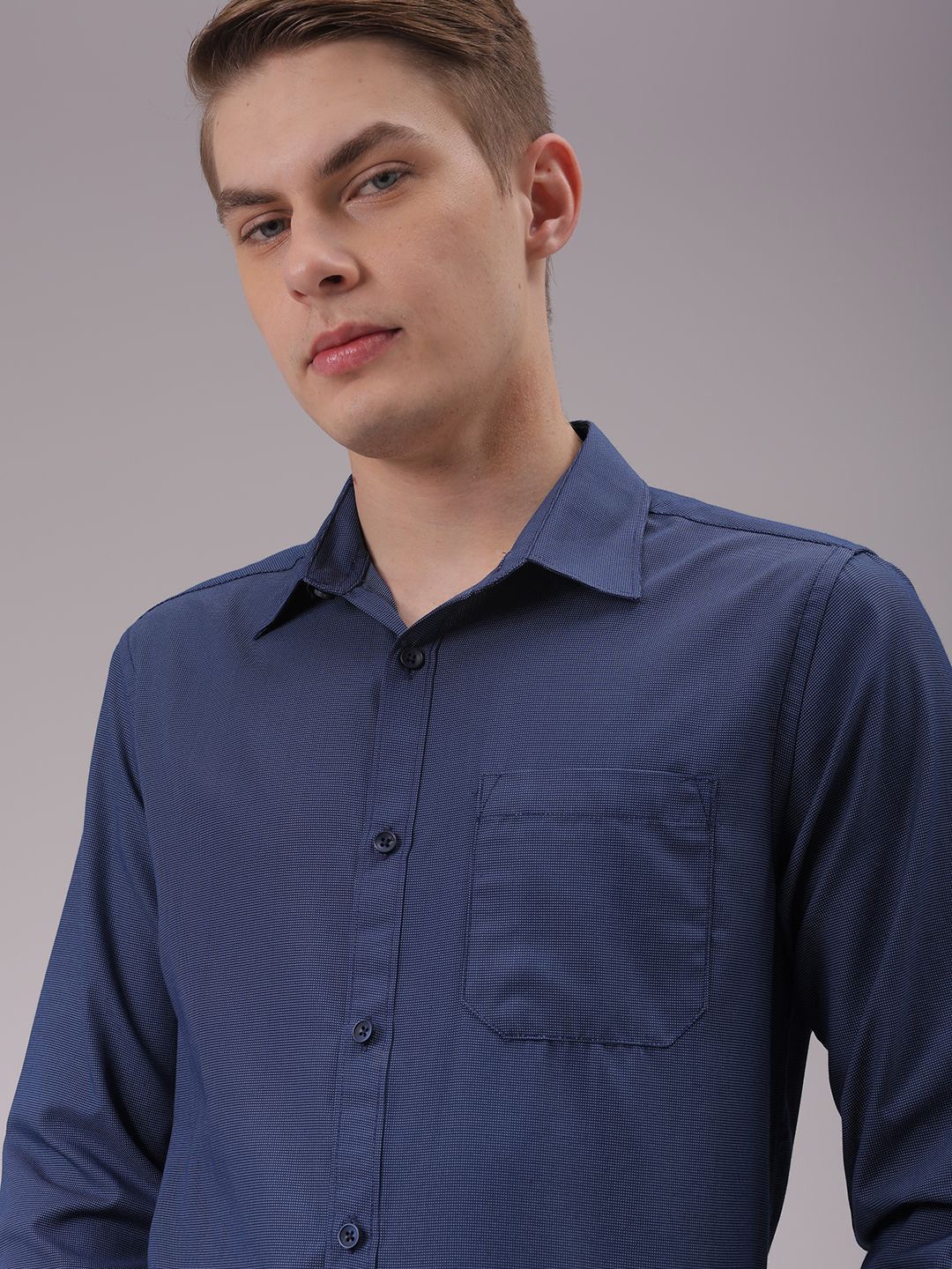 The Indian Garage Co. X Luxe Men Cutaway Collar Solid Slim Fit Formal Shirt, Navy blue
The Indian Garage Co. X Luxe Men Cutaway Collar Solid Slim Fit Formal Shirt, Navy blue