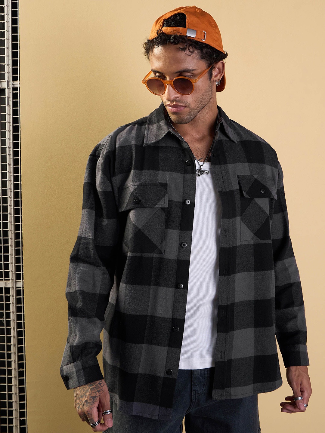 MASCLN SASSAFRAS Men Spread Collar Tartan Checked Cotton Oversized Casual Shacket, Green
MASCLN SASSAFRAS Men Spread Collar Tartan Checked Cotton Oversized Casual Shacket, Green