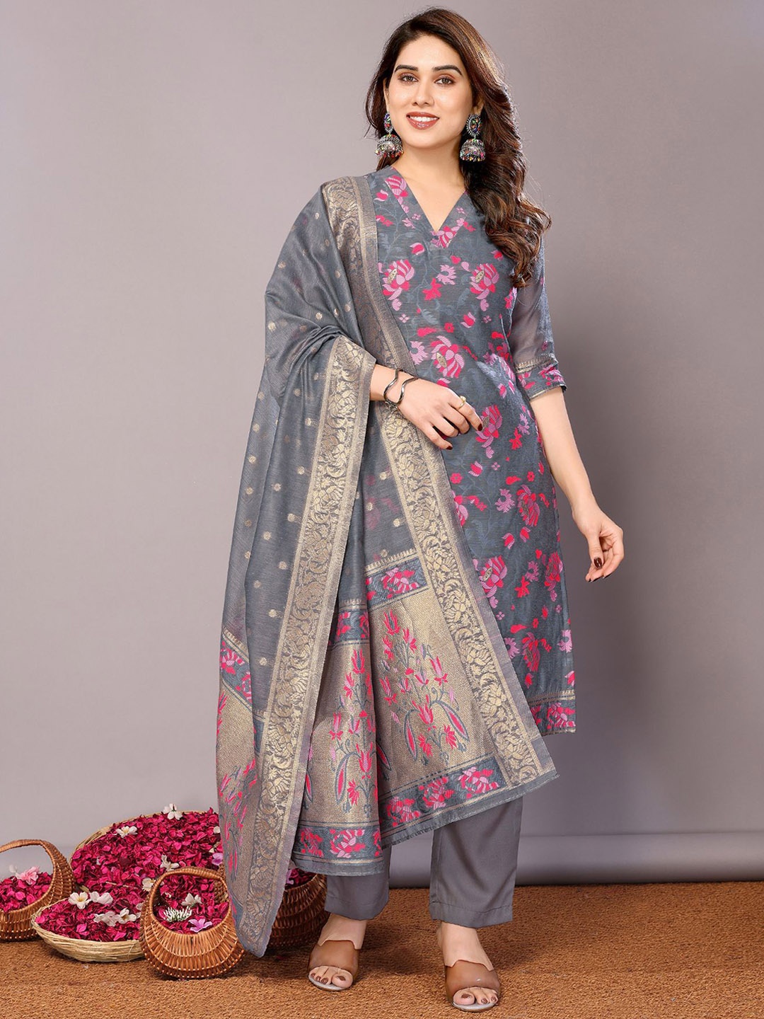 SHREE PAKHI Women Floral Printed Regular Chanderi Silk Kurta with Trousers & With Dupatta, Grey
SHREE PAKHI Women Floral Printed Regular Chanderi Silk Kurta with Trousers & With Dupatta, Grey