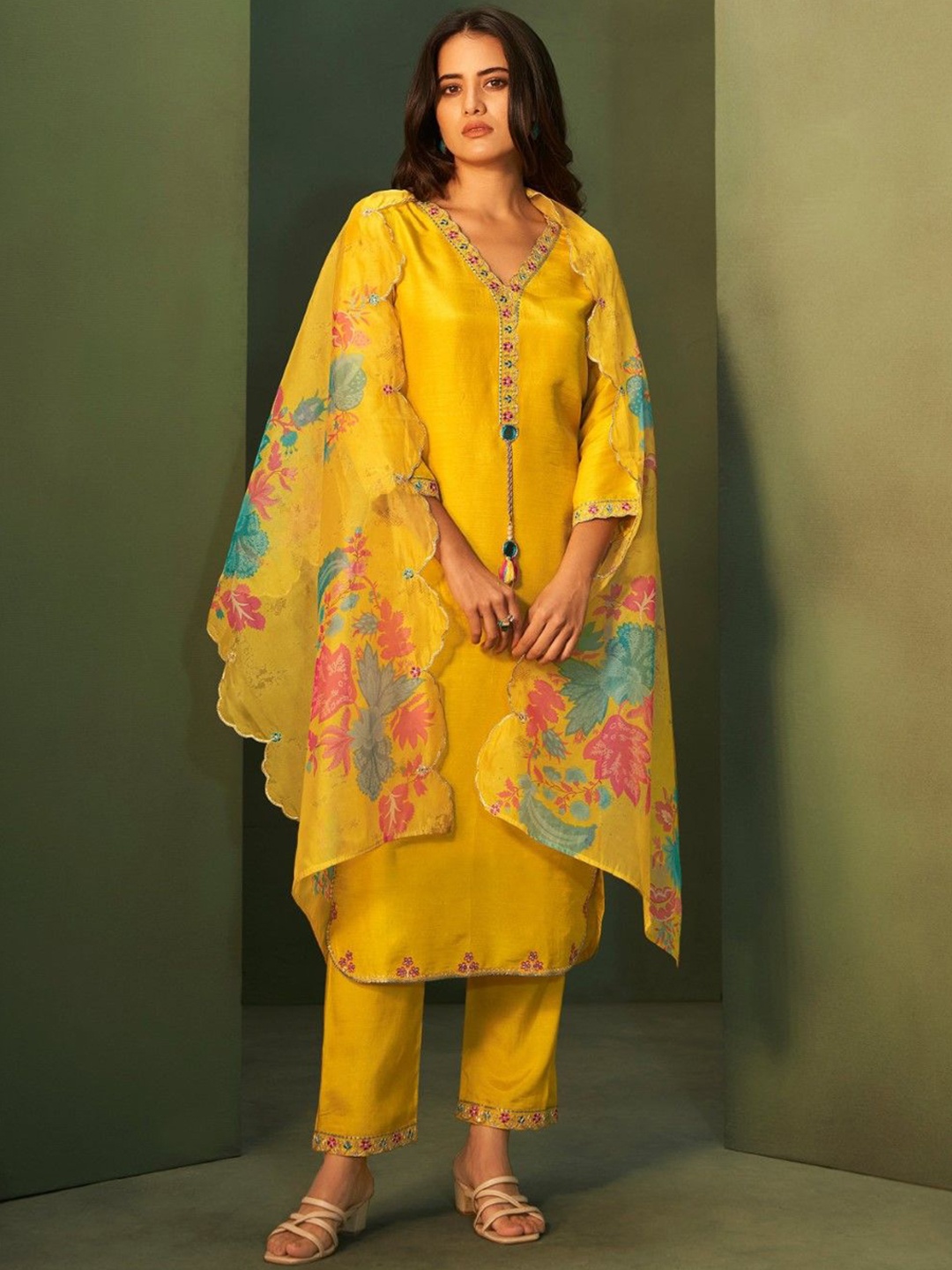 AUTUMN LANE Floral Yoke Design Mirror Work Straight Kurta With Trouser & Dupatta, Yellow
AUTUMN LANE Floral Yoke Design Mirror Work Straight Kurta With Trouser & Dupatta, Yellow
