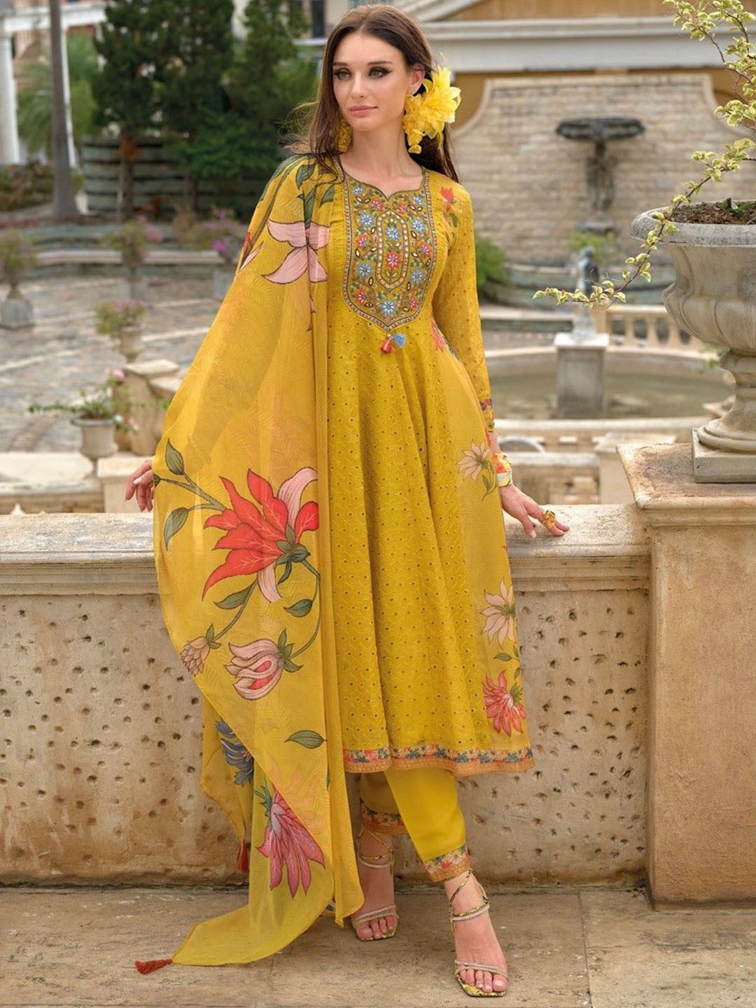 AUTUMN LANE Floral Yoke Design Regular Pure Cotton Straight Kurta with Trousers & Dupatta, Yellow
AUTUMN LANE Floral Yoke Design Regular Pure Cotton Straight Kurta with Trousers & Dupatta, Yellow