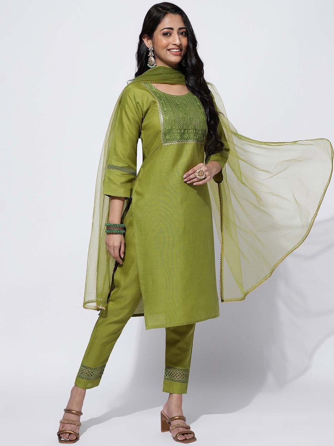 zinariya Fab Floral Embroidered Round Neck Regular Kurta With Trouser With Dupatta, Green
zinariya Fab Floral Embroidered Round Neck Regular Kurta With Trouser With Dupatta, Green