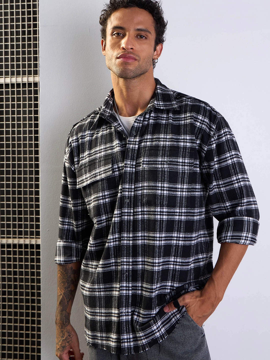 MASCLN SASSAFRAS Men Spread Collar Tartan Checked Cotton Oversized Casual Shirt, Black
MASCLN SASSAFRAS Men Spread Collar Tartan Checked Cotton Oversized Casual Shirt, Black