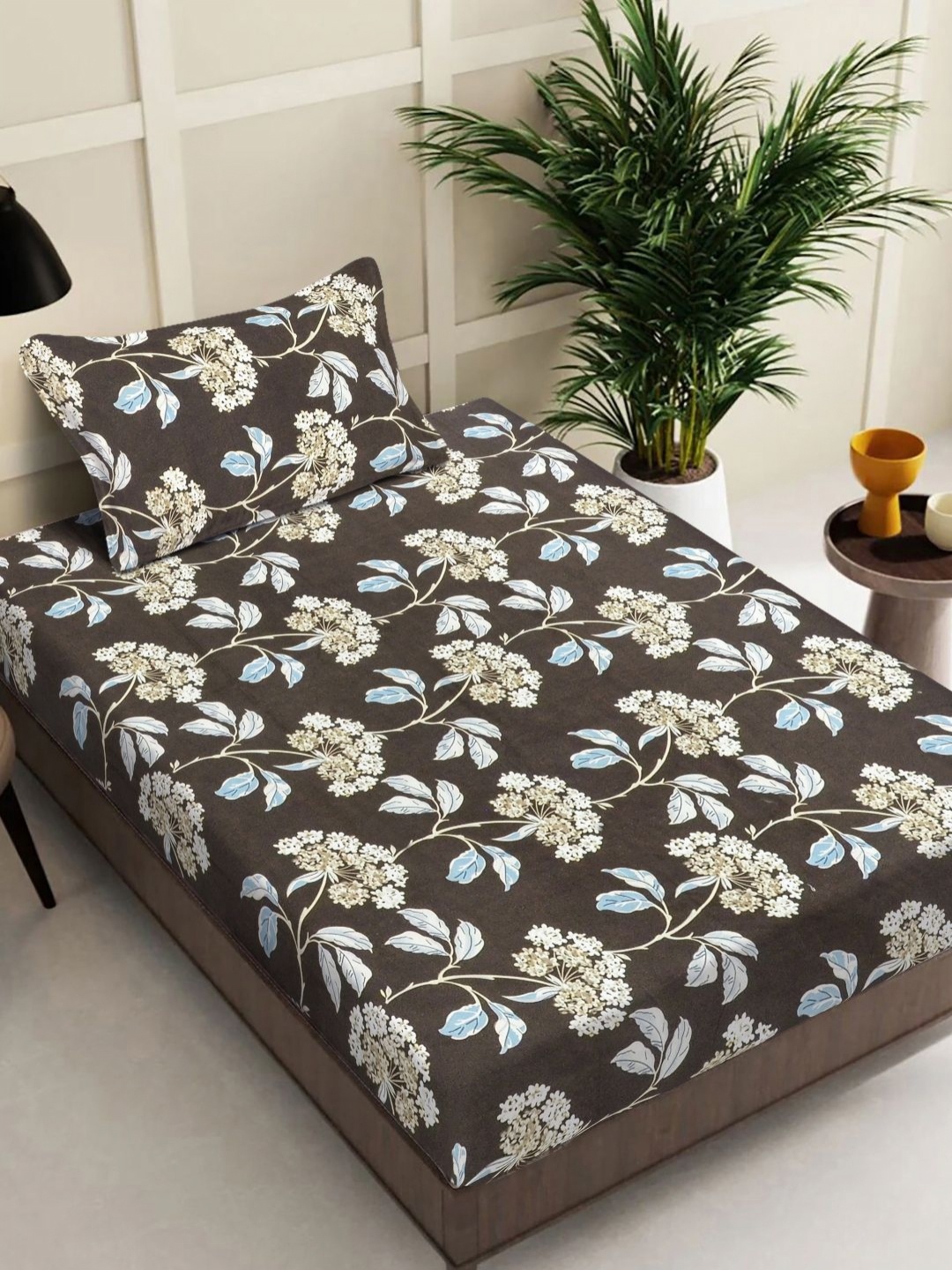 FABINALIV Brown & Beige Floral 300 TC Single Bedsheet with 1 Pillow Covers 2.54 x 2.74Mts
FABINALIV Brown & Beige Floral 300 TC Single Bedsheet with 1 Pillow Covers 2.54 x 2.74Mts