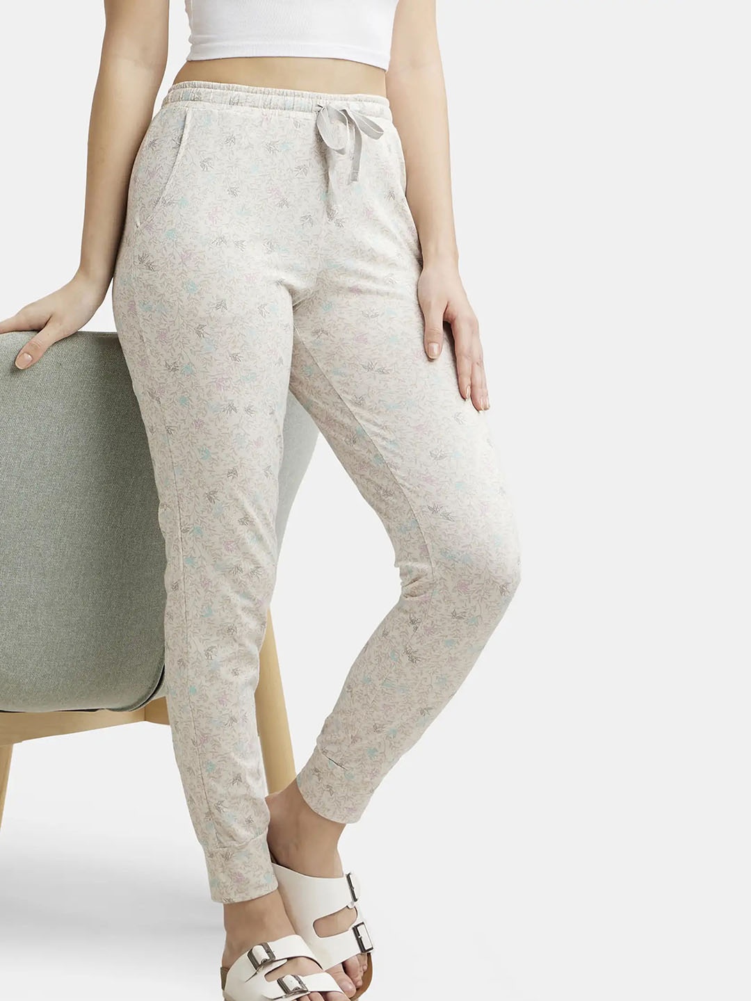 Jockey Super Combed Cotton Regular Fit Cuffed Hem Styled Printed Pyjama-RX61, Off white
Jockey Super Combed Cotton Regular Fit Cuffed Hem Styled Printed Pyjama-RX61, Off white