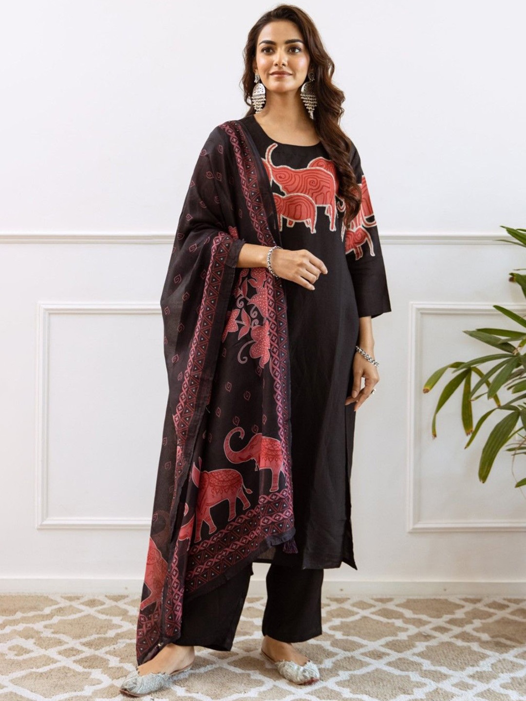 AUTUMN LANE Geometric Printed Pure Cotton Straight Kurta with Trouser & Dupatta, Black
AUTUMN LANE Geometric Printed Pure Cotton Straight Kurta with Trouser & Dupatta, Black