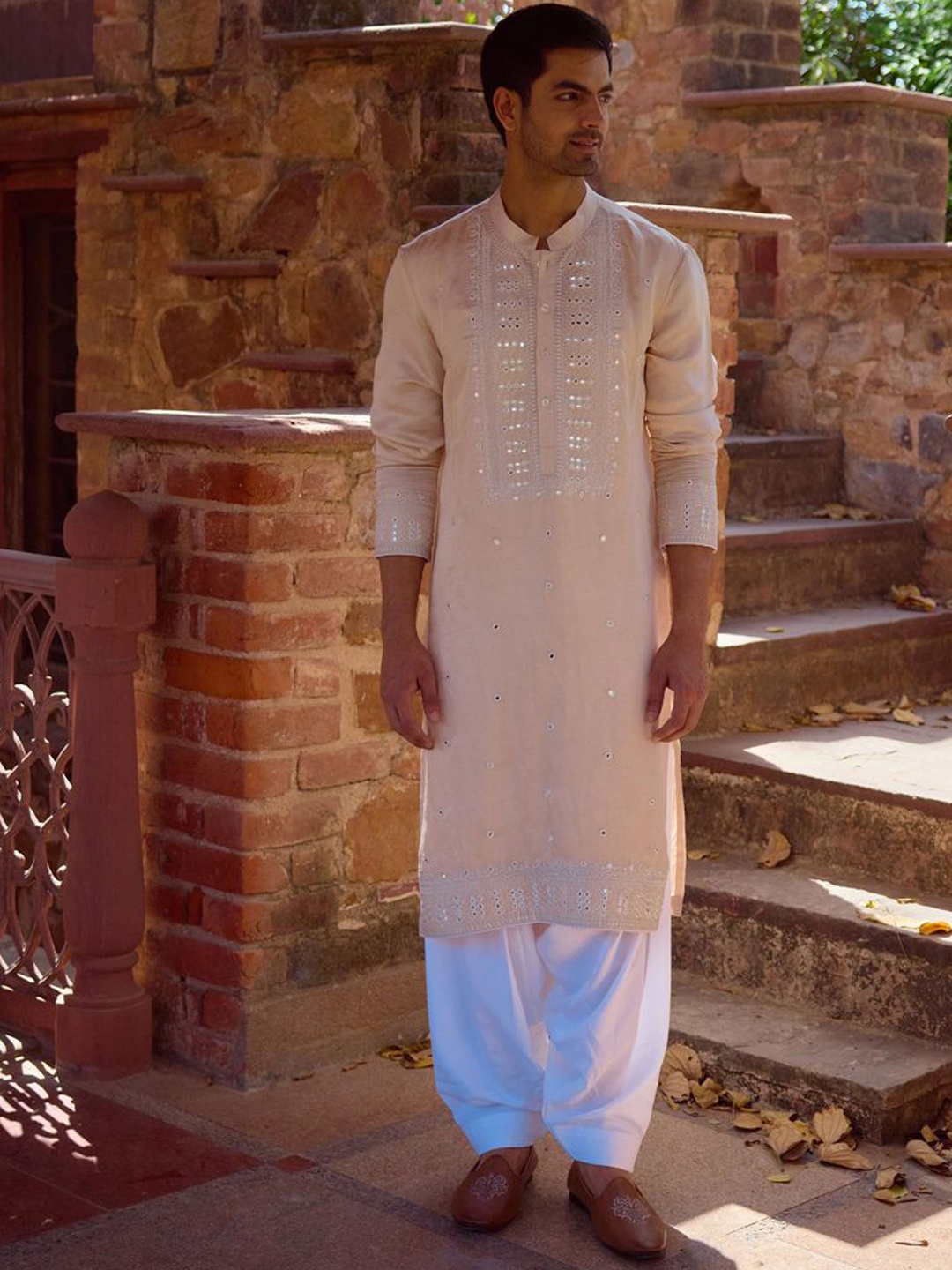 Ankit V Kapoor Nagarjuna Floral Embroidered Regular Straight Kurta with Salwar, Beige
Ankit V Kapoor Nagarjuna Floral Embroidered Regular Straight Kurta with Salwar, Beige