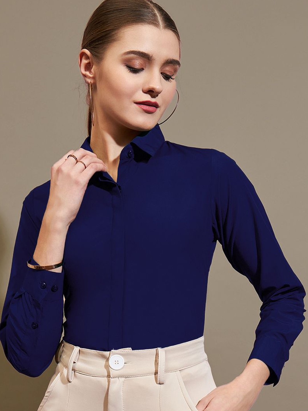 The Roadster Lifestyle Co. Women Spread Collar Solid Slim Fit Formal Shirt, Navy blue
The Roadster Lifestyle Co. Women Spread Collar Solid Slim Fit Formal Shirt, Navy blue