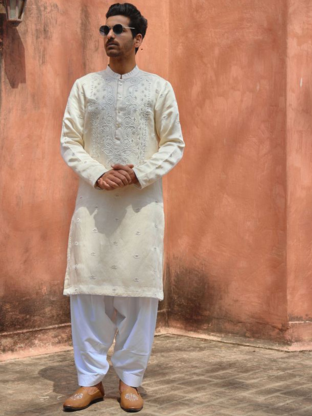 Ankit V Kapoor Roopangarh Paisley Embroidered Thread Work Straight Kurta with Salwar, Cream
Ankit V Kapoor Roopangarh Paisley Embroidered Thread Work Straight Kurta with Salwar, Cream