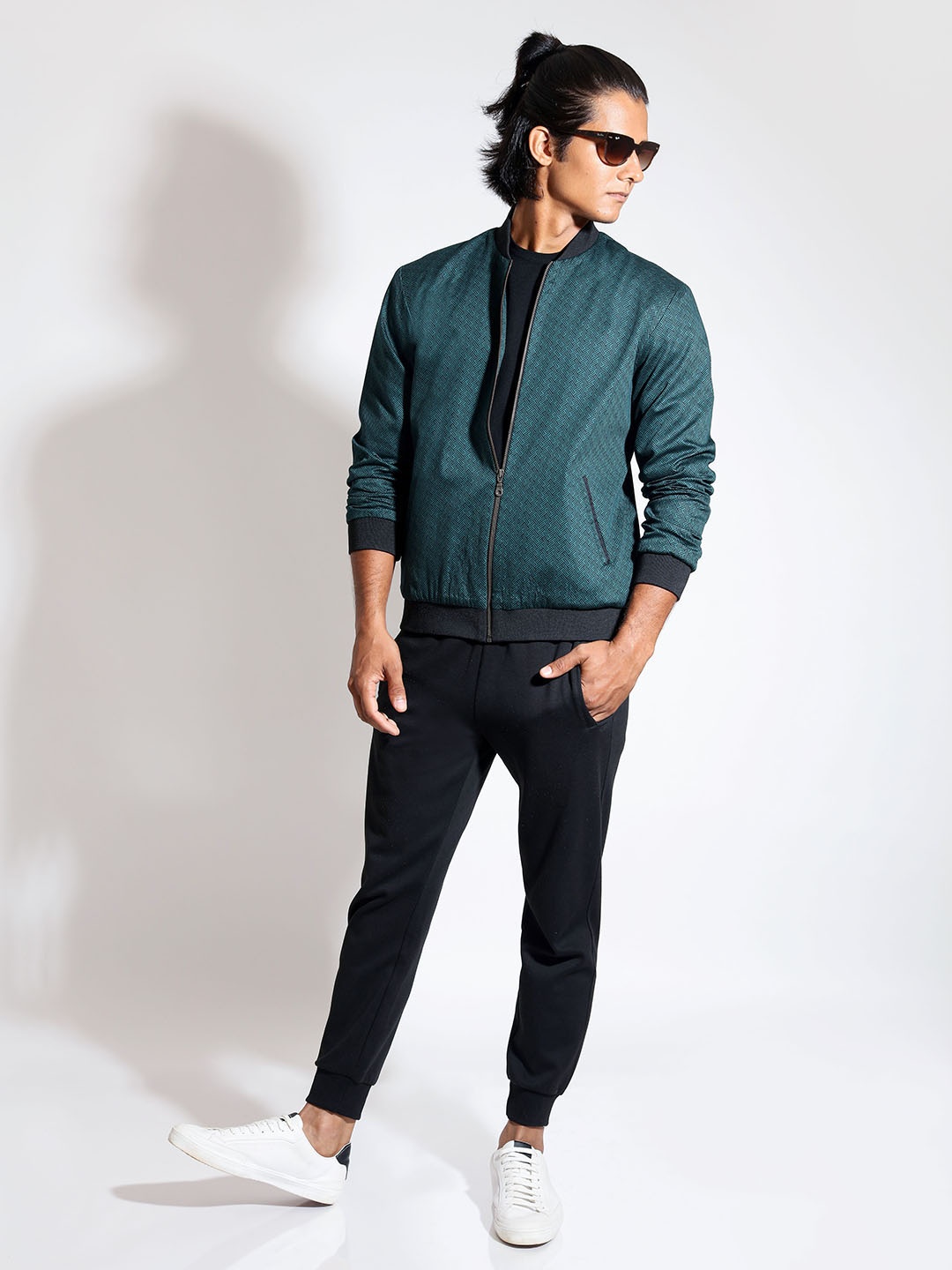 VIVEK KARUNAKARAN Men Stand Collar Abstract Printed Cotton Casual Bomber Jacket, Green
VIVEK KARUNAKARAN Men Stand Collar Abstract Printed Cotton Casual Bomber Jacket, Green