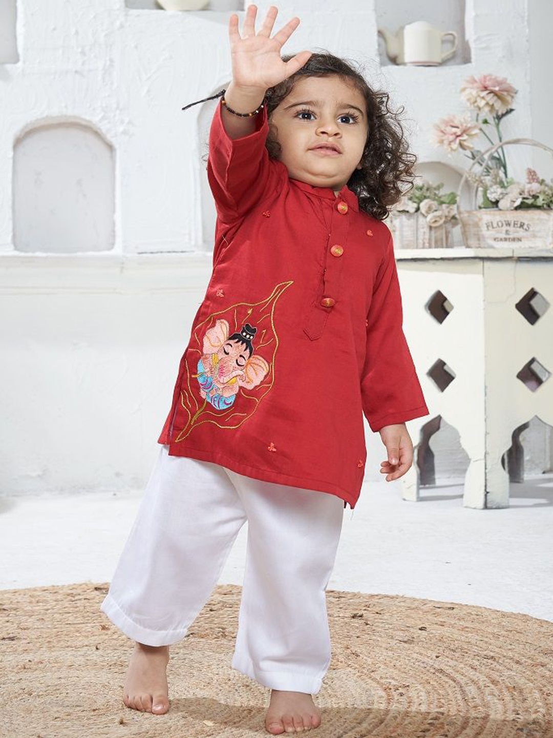 Vivedkids Boys Ethnic Motifs Embroidered Regular Thread Work Pure Cotton Kurta with Trousers, Red
Vivedkids Boys Ethnic Motifs Embroidered Regular Thread Work Pure Cotton Kurta with Trousers, Red