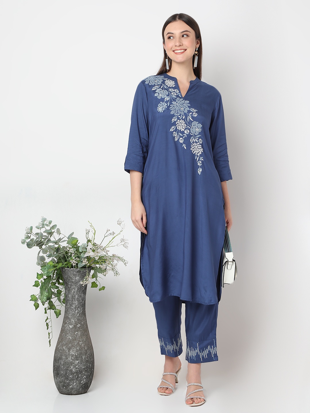 Ethnicity Floral Embroidered Mandarin Collar Thread Work Sequinned Straight Kurta, Blue
Ethnicity Floral Embroidered Mandarin Collar Thread Work Sequinned Straight Kurta, Blue