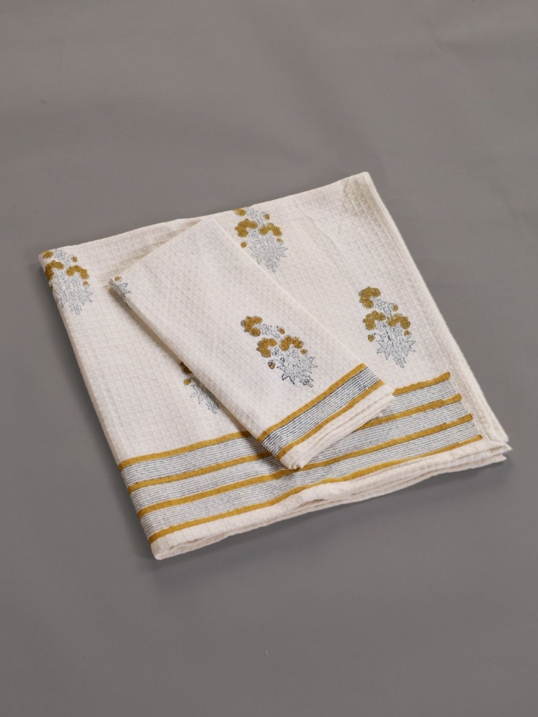 Peepul Tree 2 Pcs Off White & Olive Green Block Printed Cotton Hand & Bath Waffle Towel Set
Peepul Tree 2 Pcs Off White & Olive Green Block Printed Cotton Hand & Bath Waffle Towel Set