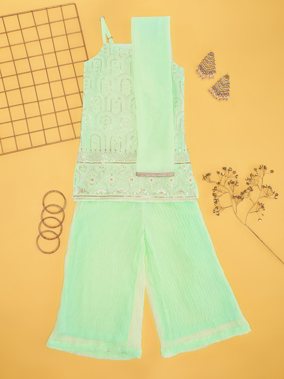 AKKRITI BY PANTALOONS Girls Embroidered Regular Straight Kurti with Palazzos & Dupatta, Green
AKKRITI BY PANTALOONS Girls Embroidered Regular Straight Kurti with Palazzos & Dupatta, Green