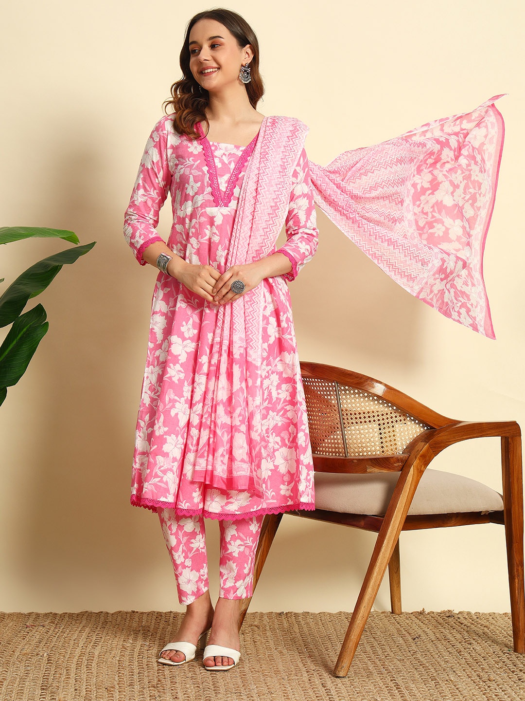 IkDaiya Floral Printed Square Neck Pure Cotton A-Line Kurta with Trouser & Dupatta, Pink
IkDaiya Floral Printed Square Neck Pure Cotton A-Line Kurta with Trouser & Dupatta, Pink