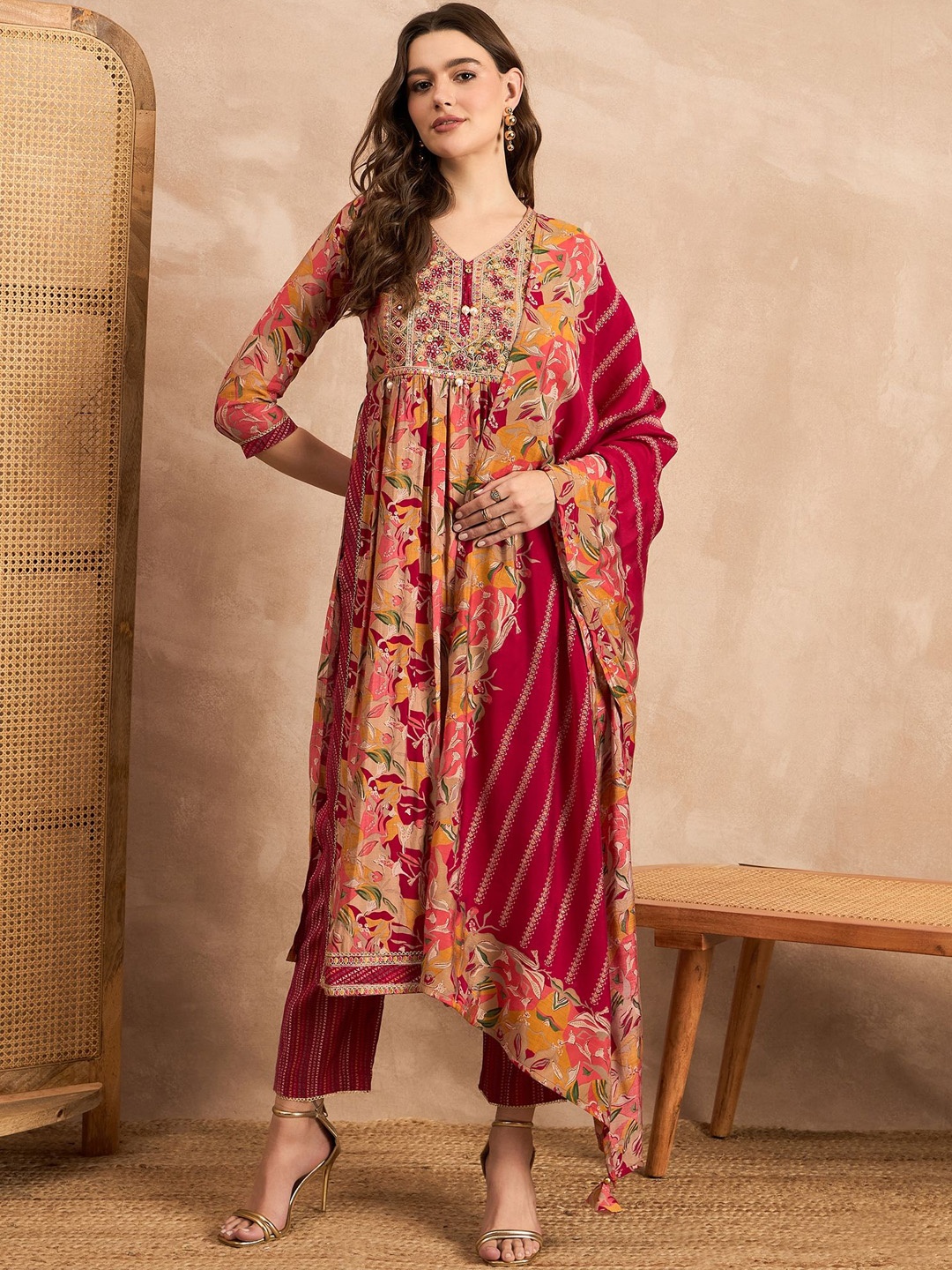 all about you Floral Printed Thread Work Chanderi Silk Kurta With Trouser With Dupatta, Red
all about you Floral Printed Thread Work Chanderi Silk Kurta With Trouser With Dupatta, Red